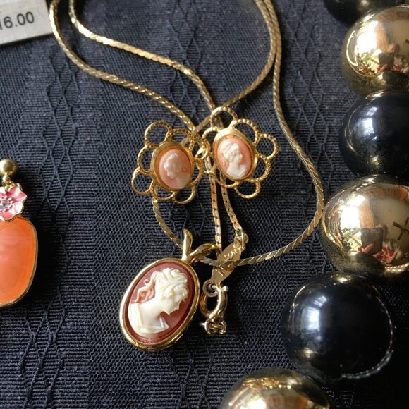 NAPIER vtg new jewelry lot - 12 pc necklace  bracelet earring - bead rhinestone - Picture 5 of 8